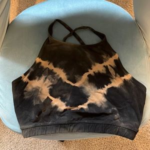 Tie dye Black and Tan size L Electric and Rose crop